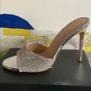 Diamond flip flop heels